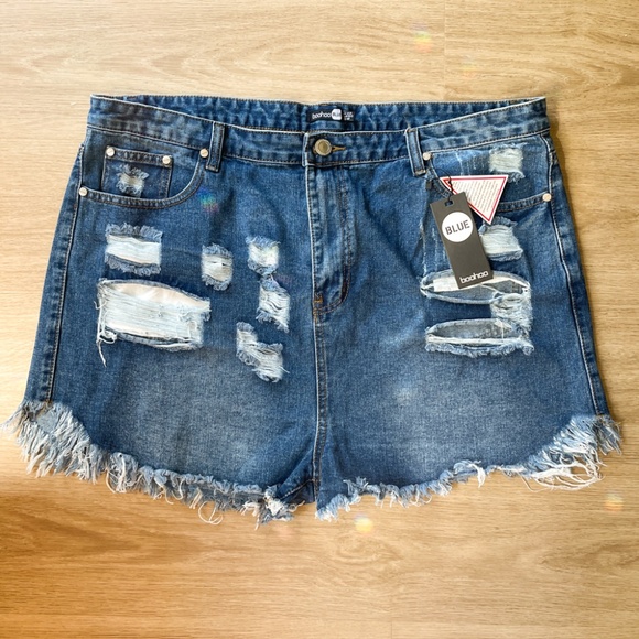 Boohoo Women’s Plus Mid Wash High Waisted Distressed Denim Jean Shorts Size 18 - Picture 1 of 8